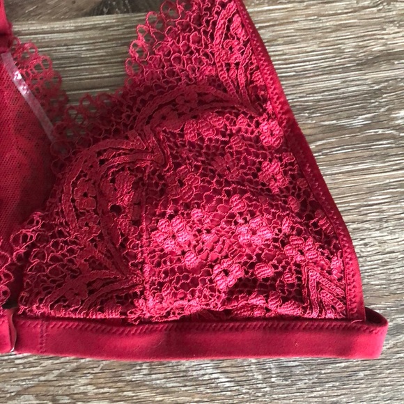 Victoria’s Secret Body by Victoria bralette - Picture 2 of 7